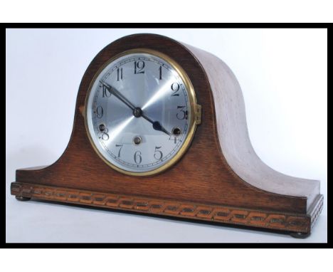 A vintage 20th Century Edwardian oak cased eight day mantel clock fitted with a&nbsp; Westminster chime. Measures 23 cm high,