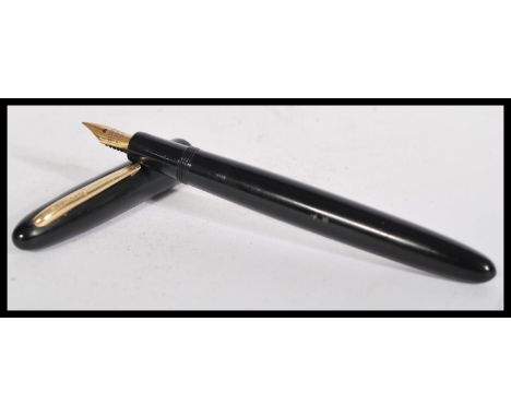 A vintage Edacoto Bachelor Pulseur fountain pen having an 18ct gold nib.