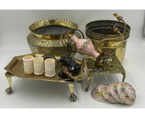 A selection of brass items to include 2 x planters 18cm h, square trivet 15cm, rectangular trivet 27cm x 15cm, tray with flor