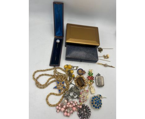 Costume and gold jewellery to include 9 carat gold bar brooch with aquamarine and seed pearls, 9 carat gold boxed tie pin, ye