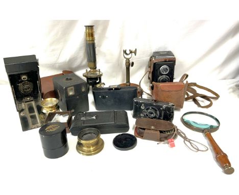 Camera/instruments interest comprising : a Zeiss ikon Ikoflex II compur-rapid Nr.1641951 Tessar 1:3.5 F=7.5cm, Eastman Kodak 