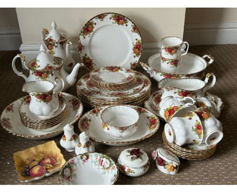 Royal Albert Country Roses part tea and dinner service comprising  : 7 x dinner plates 26cm d, 1 x salad plate, 6 x side plat
