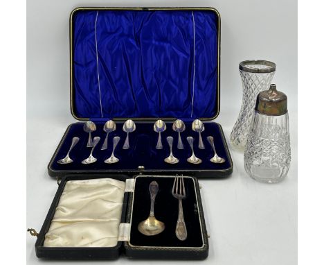 A set of twelve Edwardian rat tailed silver teaspoons, lacking sugar tongs, in original box Sheffield 1906 by Harrison Brothe