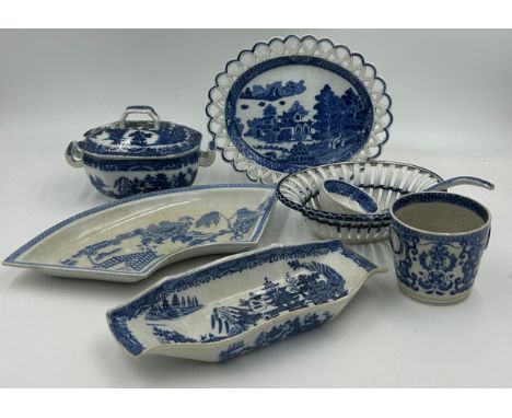 A group of early 19th century blue and white transfer-printed chinoiserie pattern wares, c. 1800-10. To include: a Spode Fore