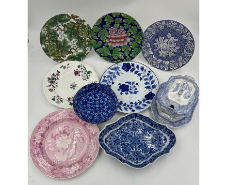 A group of early 19th century blue and white transfer-printed Spode wares, c. 1800-20. To include: Floral, Flower Cross, Dais
