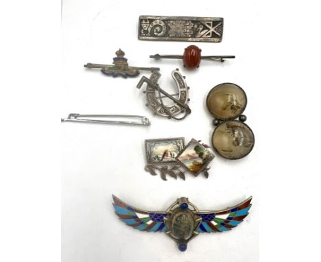 Eight various early 20thC brooches to include, moss agate, silver and enamel.