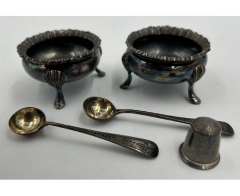 A pair of footed silver Salt Cellars dated 1883 John Round &amp; Son Ltd Sheffield, 2 x silver Salt Spoons with etched handle