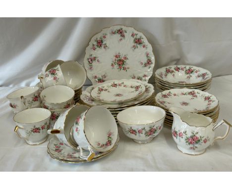 An Aynsley Grotto Rose and Marine Rose part tea service to include 7 x sandwich plates measuring 21cm, 1 x cake plate, 8 x si