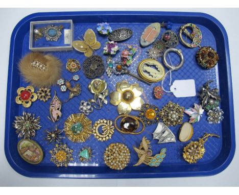 A Large Mixed Lot of Assorted Costume Brooches, including filigree, diamanté, hardstone, ceramic, mother of pearl, butterfly,