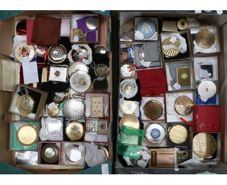 A Good Collection of Vintage Powder Compacts, including Gwenda foil crinoline lady, Stratton, Vogue, various enamelled, engin