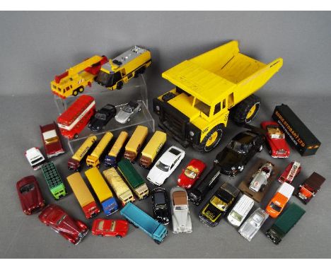 Matchbox, NZG, Minichamps, EFE, Others - Over 30 unboxed mainly diecast model vehicles in several scales. Lot includes Minich