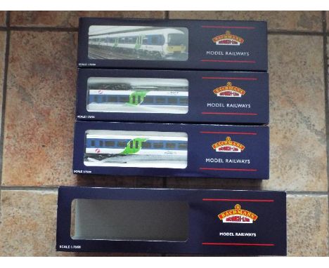 Bachmann Branch-Line - an OO gauge turbo three-car unit, diesel locomotive class 166 DMU 'First Great Western Link', op no 16