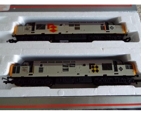 Lima - two OO gauge diesel electric class 37 locomotives comprising op no 37128 # 205018A3  and op no 37223, # 205297A2, both
