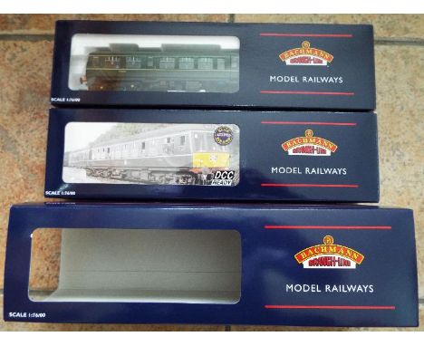 Bachmann Branch-Line Blue Riband - a DCC Ready OO gauge two-car unit, diesel locomotive class 108 DMU BR green livery with sp
