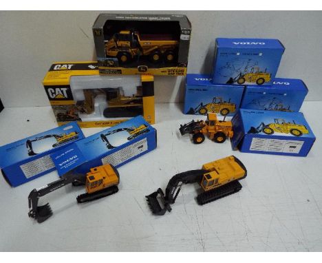 Scoop - Ertl - Norscot - Joal - A collection of 8 boxed and 1 unboxed 1:50 scale construction vehicles including Ertl John De