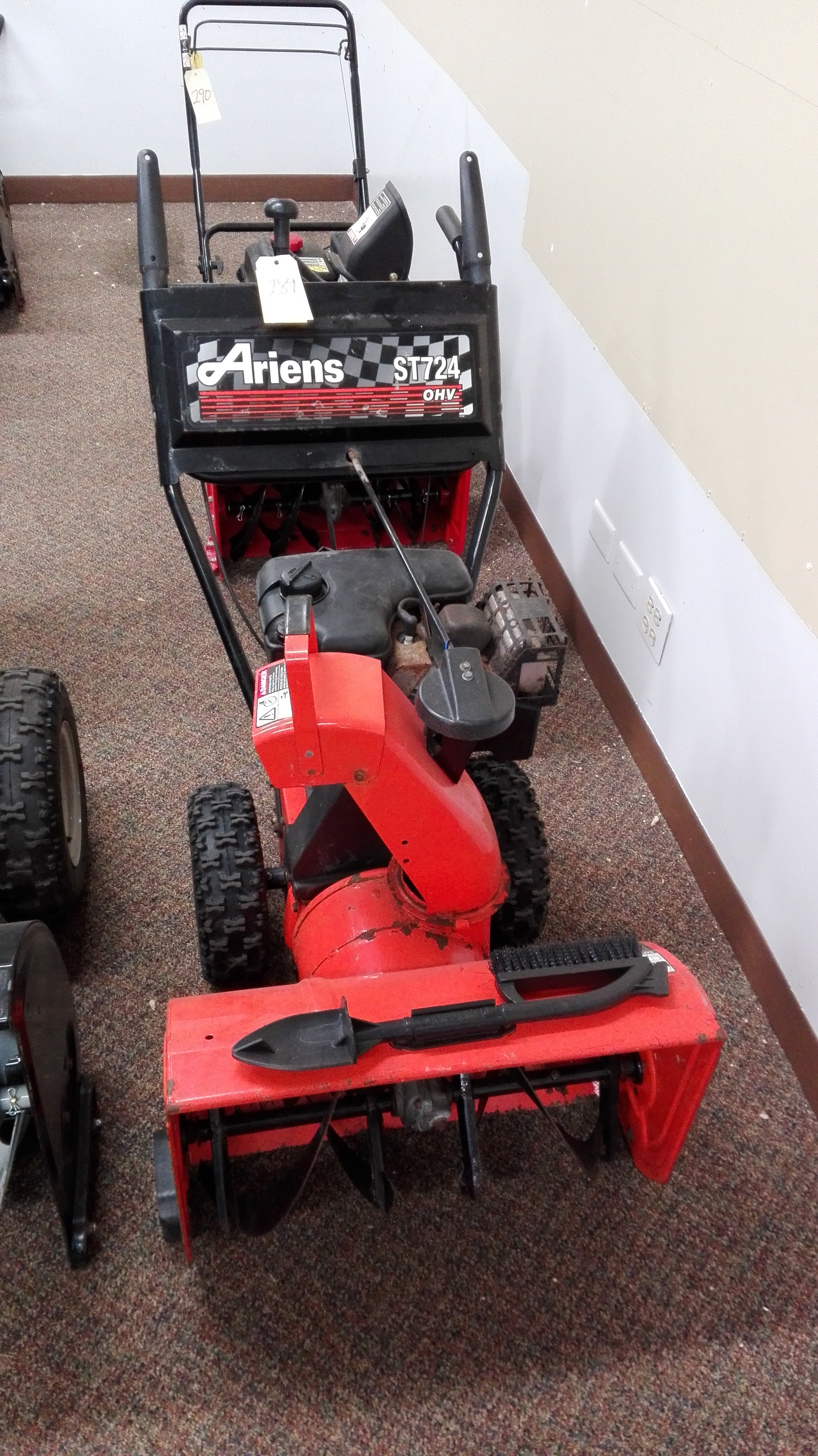 Ariens ST724, 24", snow blower, runs