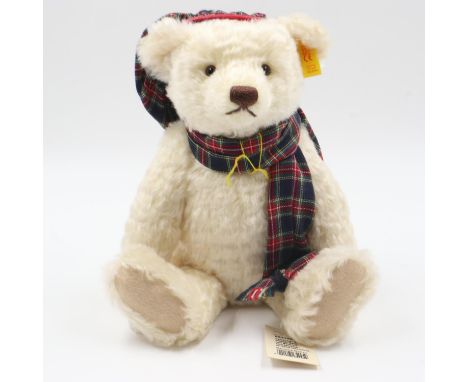 Steiff Winter bear with growler, 654459, H: 35cm. UK P&amp;P Group 1 (£16+VAT for the first lot and £2+VAT for subsequent lot