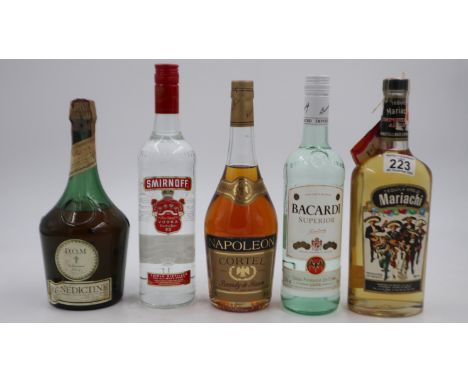 Five mixed bottles of alcohol including Smirnoff vodka. Not available for in-house P&amp;P 