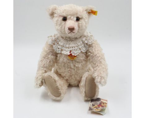 Steiff Classic white bear, 0026005. H: 40cm. UK P&amp;P Group 1 (£16+VAT for the first lot and £2+VAT for subsequent lots)