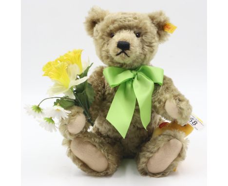 Steiff Spring bear with growler, H: 35cm. UK P&amp;P Group 1 (£16+VAT for the first lot and £2+VAT for subsequent lots)