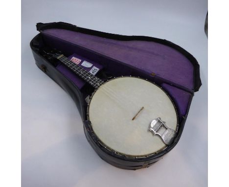 Windsor popular Ukulele banjo in good working order. Not available for in-house P&amp;P 