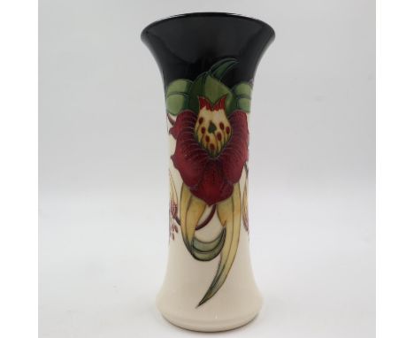 Moorcroft vase in the Anna Lily pattern, no cracks or chips, H: 21 cm. UK P&amp;P Group 2 (£20+VAT for the first lot and £4+V