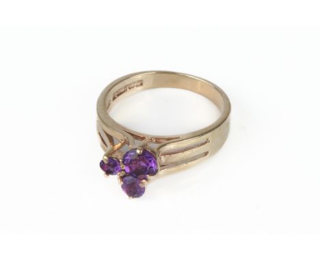 A 9ct gold and amethyst ring