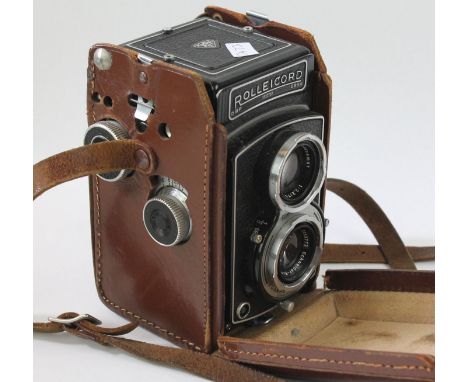 A Rolleicord compur-rapid camera
With twin lenses, the lower plate marked Franke & Heideche Braunschweig, complete with a lea