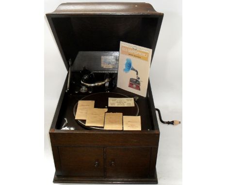Oak Cased HMV 'His Masters Voice' Model 109 Table Top Gramophone.
c.1920s comes complete with winder, a selection of needles 