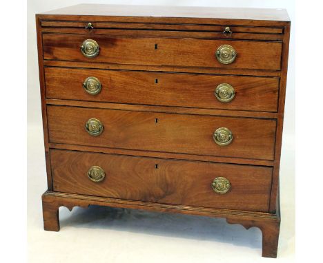An 18th Century Georgian mahogany gentleman's bedroom chest
Featuring a brushing slide above four graduated long drawers, fit