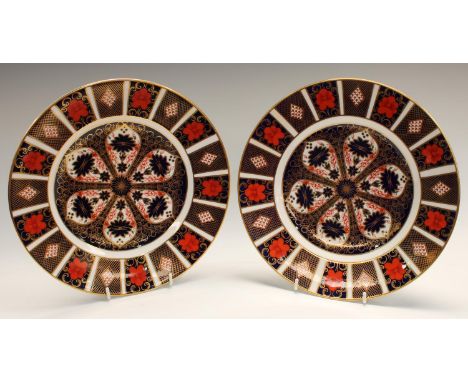 A pair of Royal Crown Derby Imari palette 1128 pattern dinner plates, 27cm diameter, printed marks, first quality Condition R