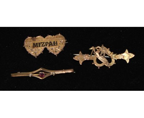 Brooches - an Edwardian 9ct gold Lovebird Sweetheart brooch;  others Mizpah, seed pearl and garnet bar brooch, all stamped 9c