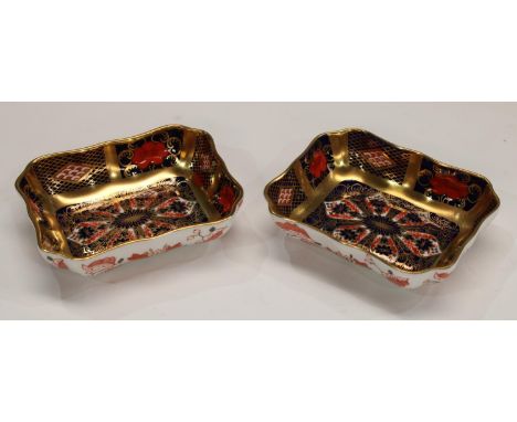 A pair of Royal Crown Derby Imari palette 1128 pattern trinket dishes, solid gold band, 10cm, printed marks, first quality Co
