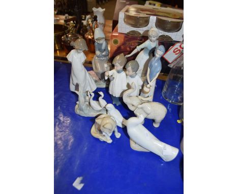 Mixed Lot: Various Nao and Lladro figures