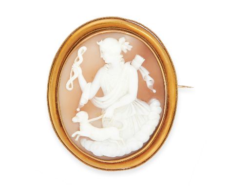 ANTIQUE CAMEO BROOCH in yellow gold, set with a carved shell cameo depicting a classical lady with a bow and arrow, holding a