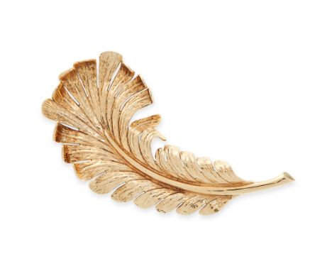 VINTAGE FEATHER BROOCH, CARTIER in the form of a twisted feather with engraved details, signed Cartier, stamped 14k, 7.0cm,11