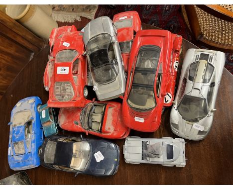 Good collection of 1:18 scale diecast vehicles 