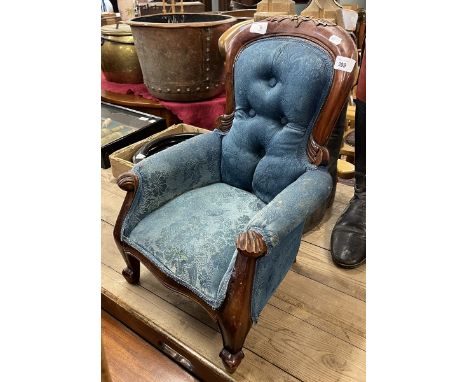 Button back childs chair 