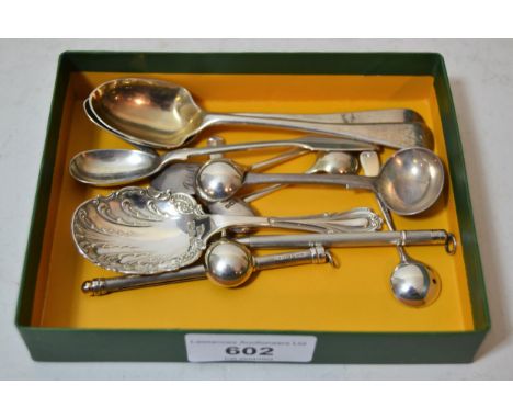 Birmingham silver caddy spoon with embossed bowl, sterling silver swizel stick, propelling pencil and small quantity of Georg