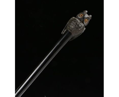 Novelty walking stick, surmounted by an owl with a removeable head above the stick, 80cm long