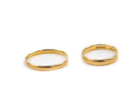 Two 22ct gold wedding bands, sizes R and K, 5.1g.