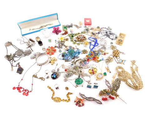 Silver and costume jewellery, to include brooches, rings, necklaces, bracelets and earrings. (qty)