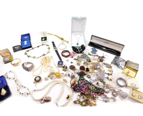 Silver and costume jewellery, including necklaces, brooches, dress wristwatches, earrings and rings. (qty)