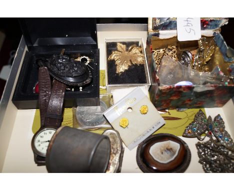 Group of vintage costume jewellery to include vulcanite 