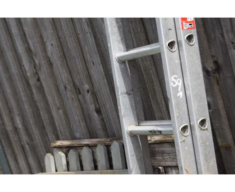 Extending ladder (unextended length 2.40 meters) 