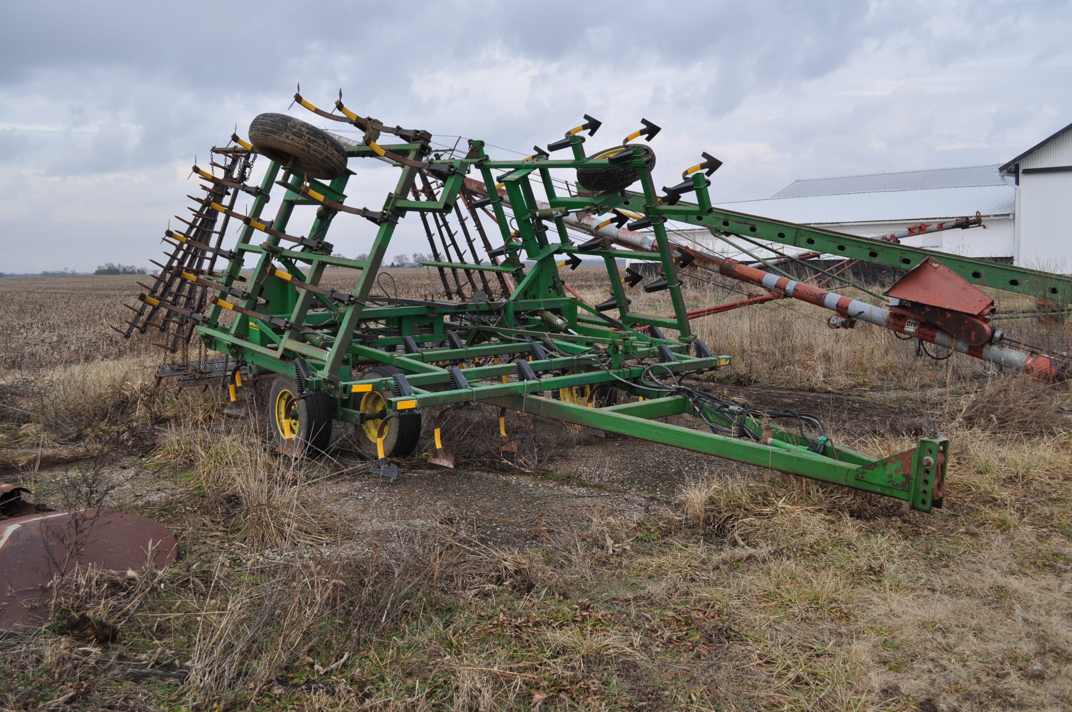 25' John Deere Field cultivator, spring shank, new sweeps, poly shank