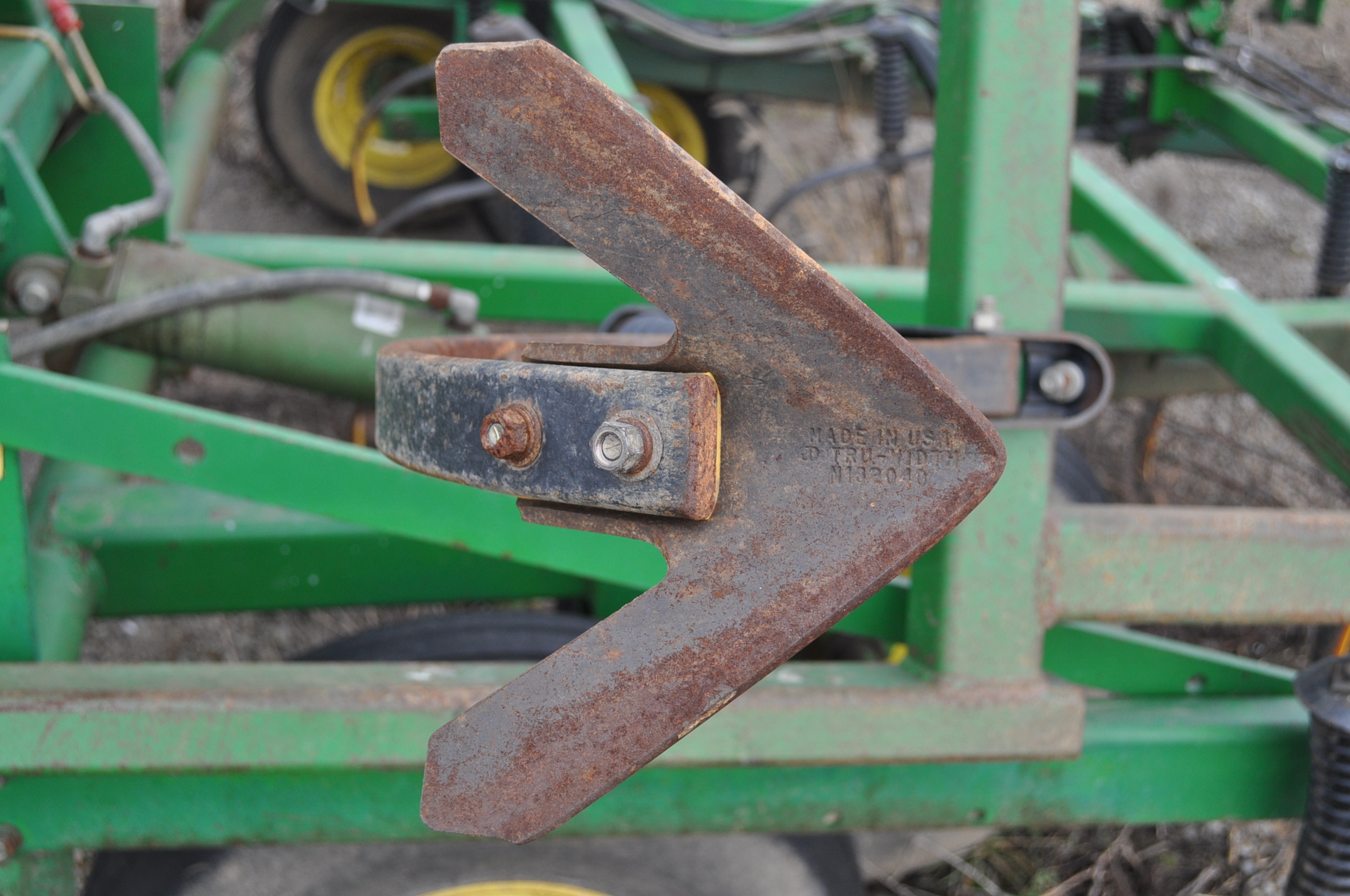 25' John Deere Field cultivator, spring shank, new sweeps, poly shank