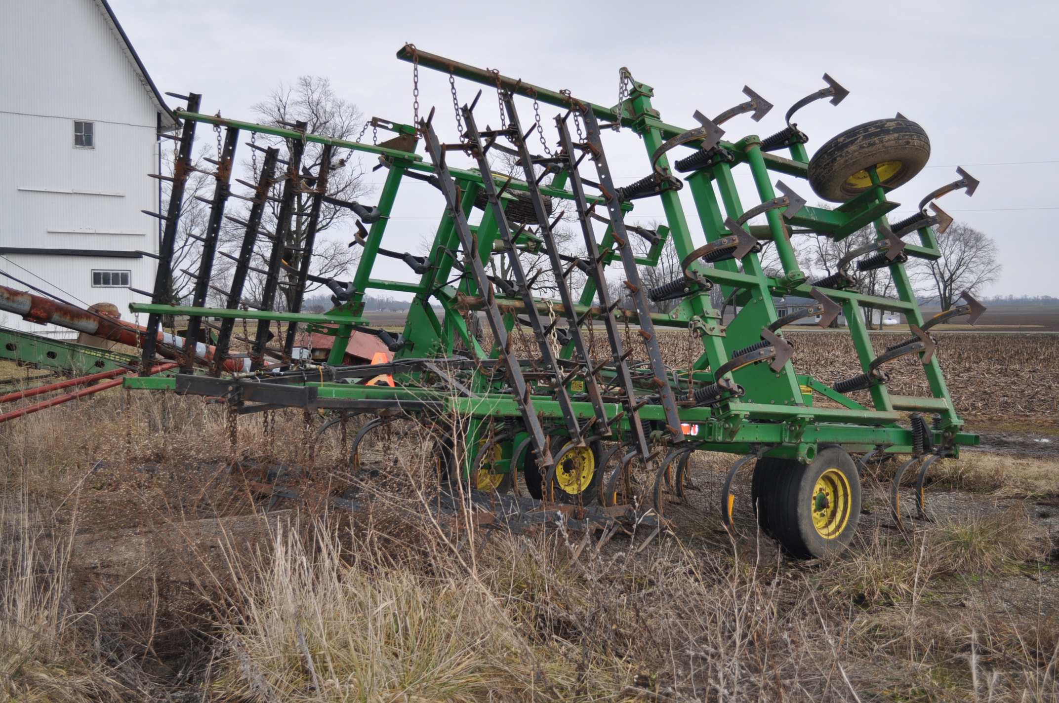 25' John Deere Field cultivator, spring shank, new sweeps, poly shank