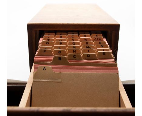 Vintage mid-20th century alphabetical office filing drawer, light oak, including blank filing cards/dividers. 40cm length