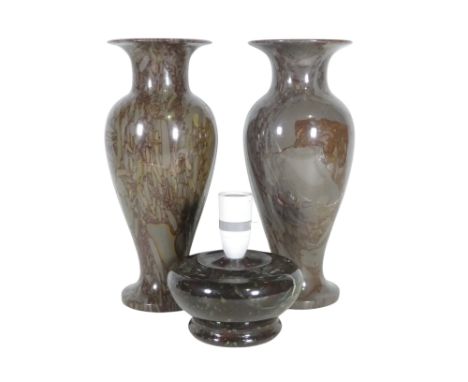 A 20th century serpentine table lamp - of squat circular form, together with a pair of vases. (3)